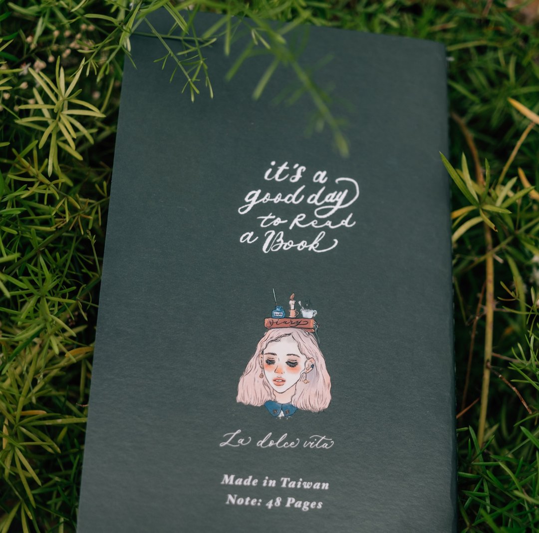 La Dolce Vita Notebook - It's a Good Day to Read a Book