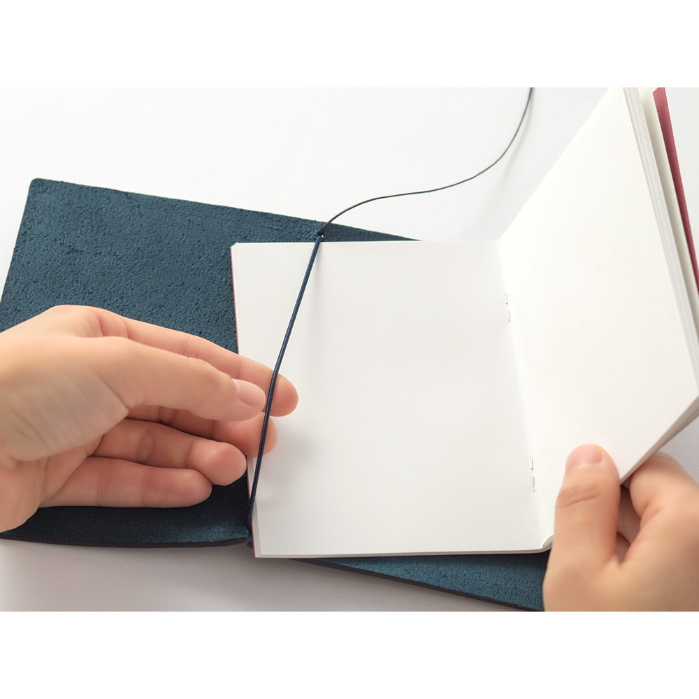 TRAVELER'S Notebook Passport Size Blue - Image 5