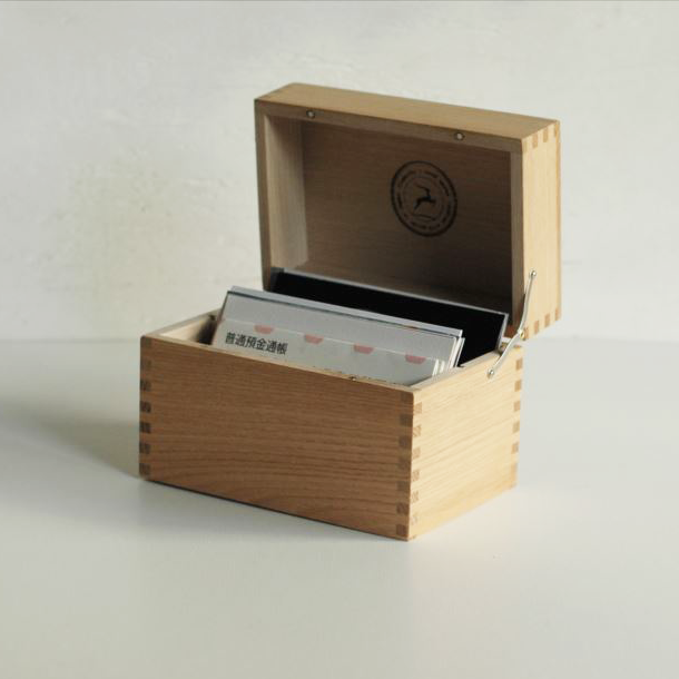 Classiky Chestnut Postcard Case