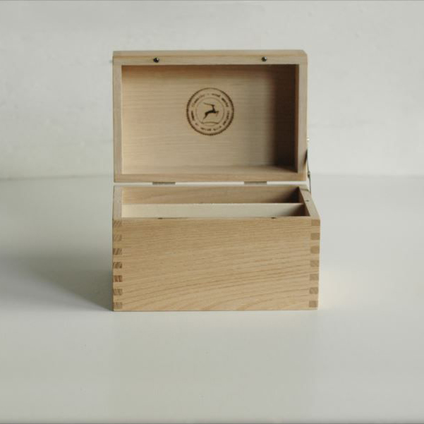 Classiky Chestnut Postcard Case