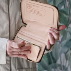 The Superior Labor Bridle A6 Zip Organiser