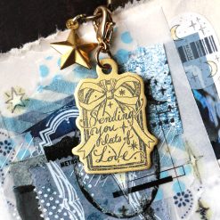 Size: Approx. 2 x 2 cm