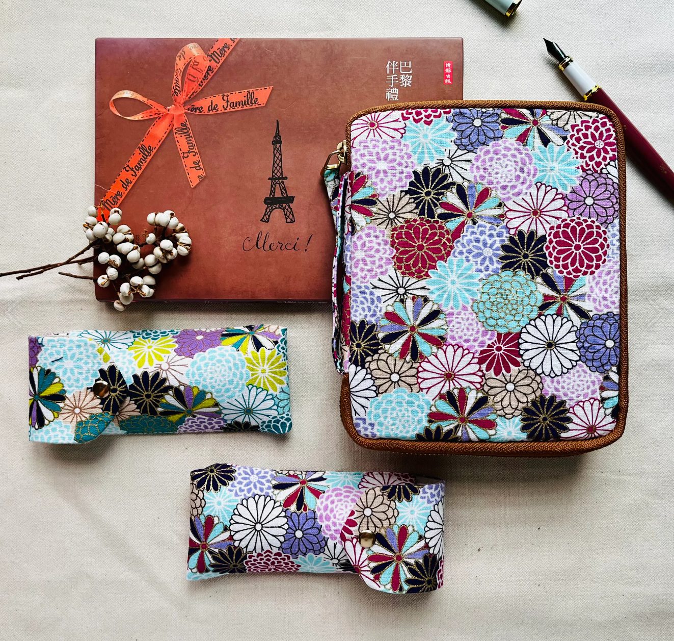 Kyoku Haku Dahlia Double Opening Zipped 10-Pen Case