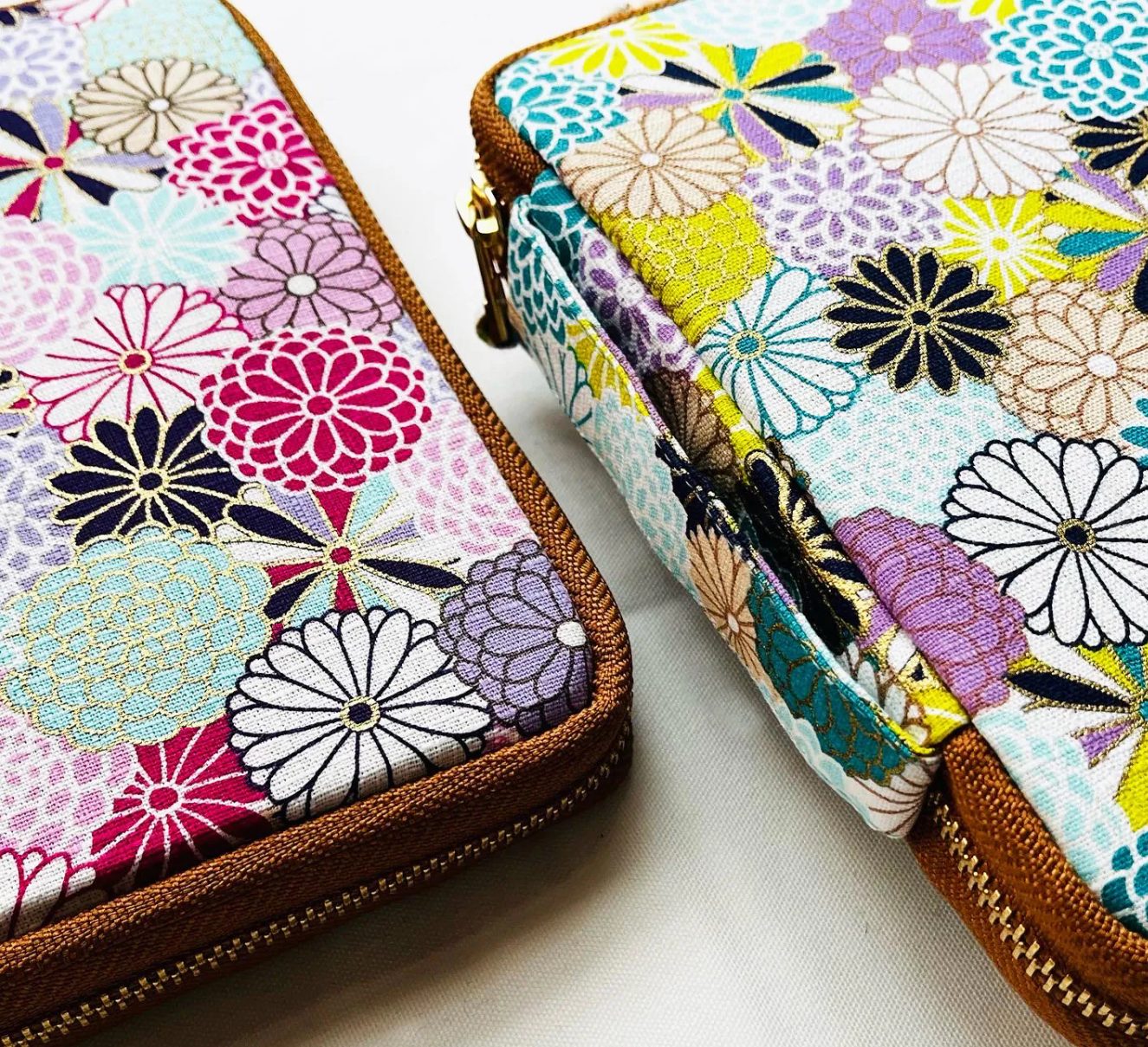 Kyoku Haku Dahlia Double Opening Zipped 10-Pen Case