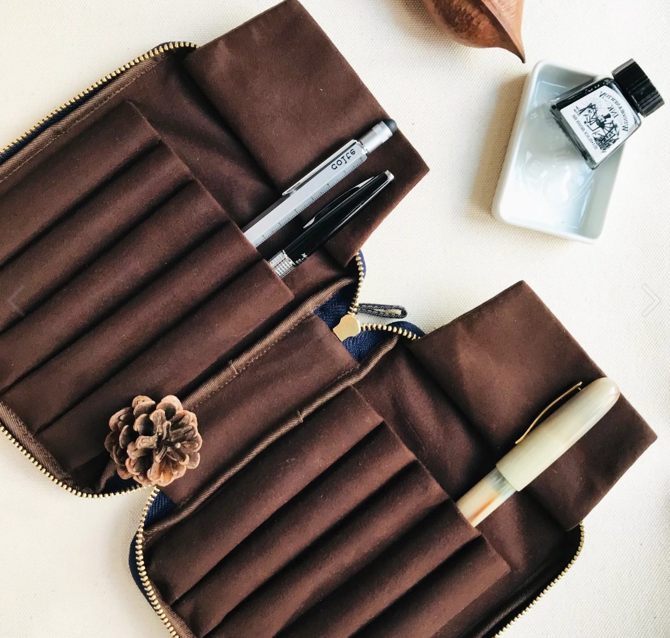 Kyoku Haku Iron Zipped 10-Pen Case