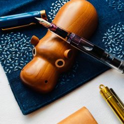 Kyoku Haku Little Hippo Wooden Pen Rest