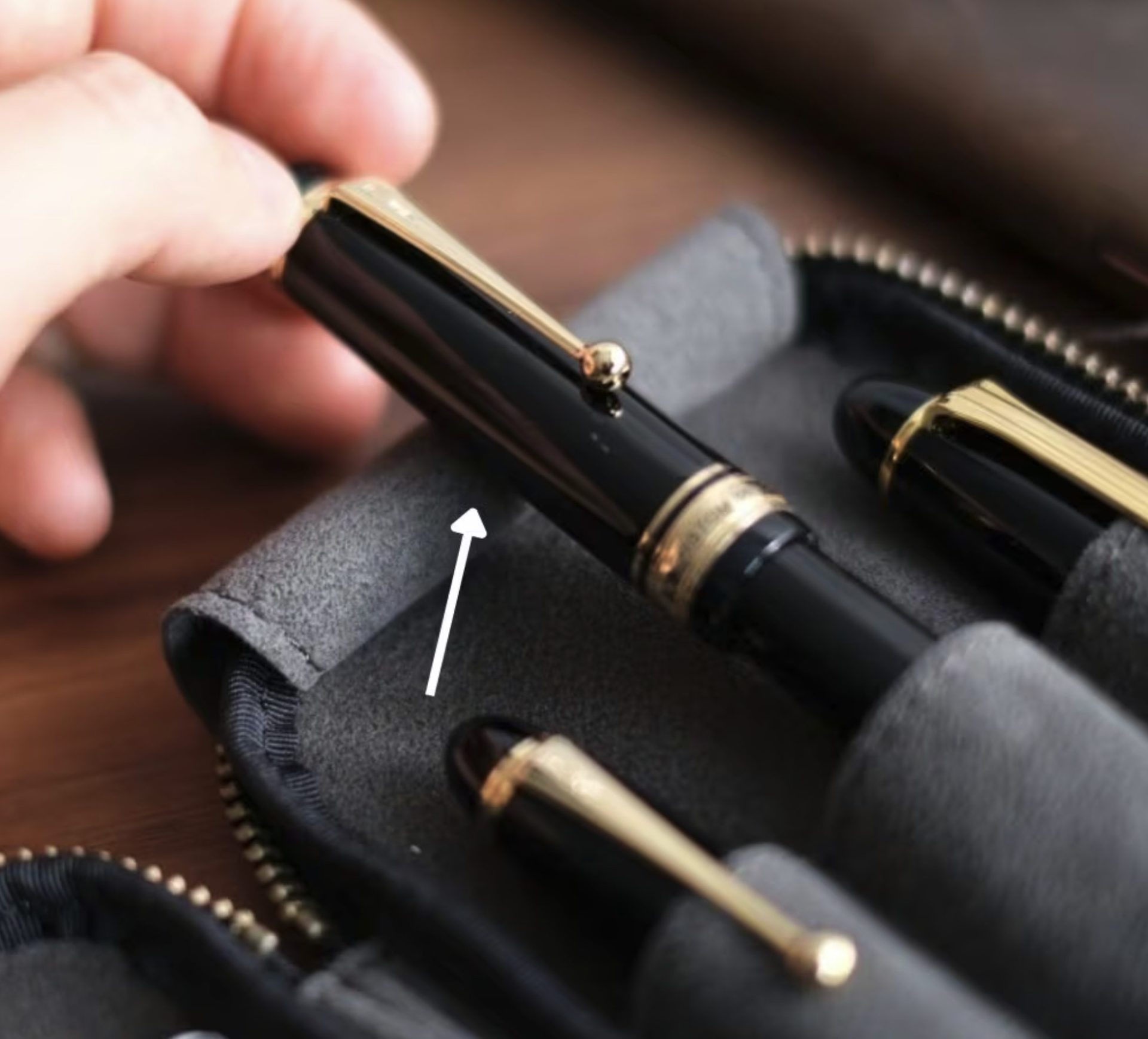 &Liebe 6-Pen Leather Zip Case - Image 17