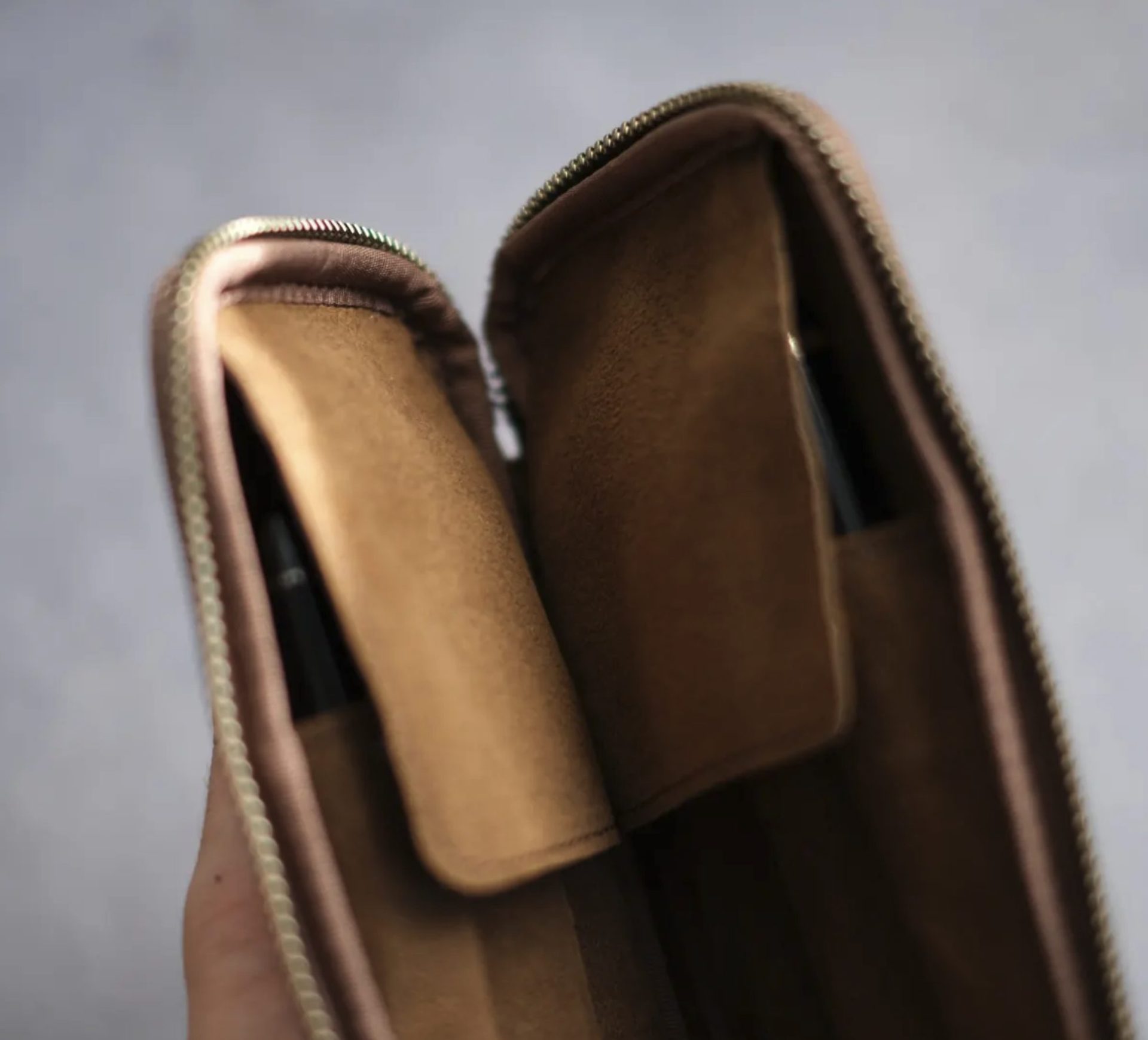 &Liebe 6-Pen Leather Zip Case - Image 5