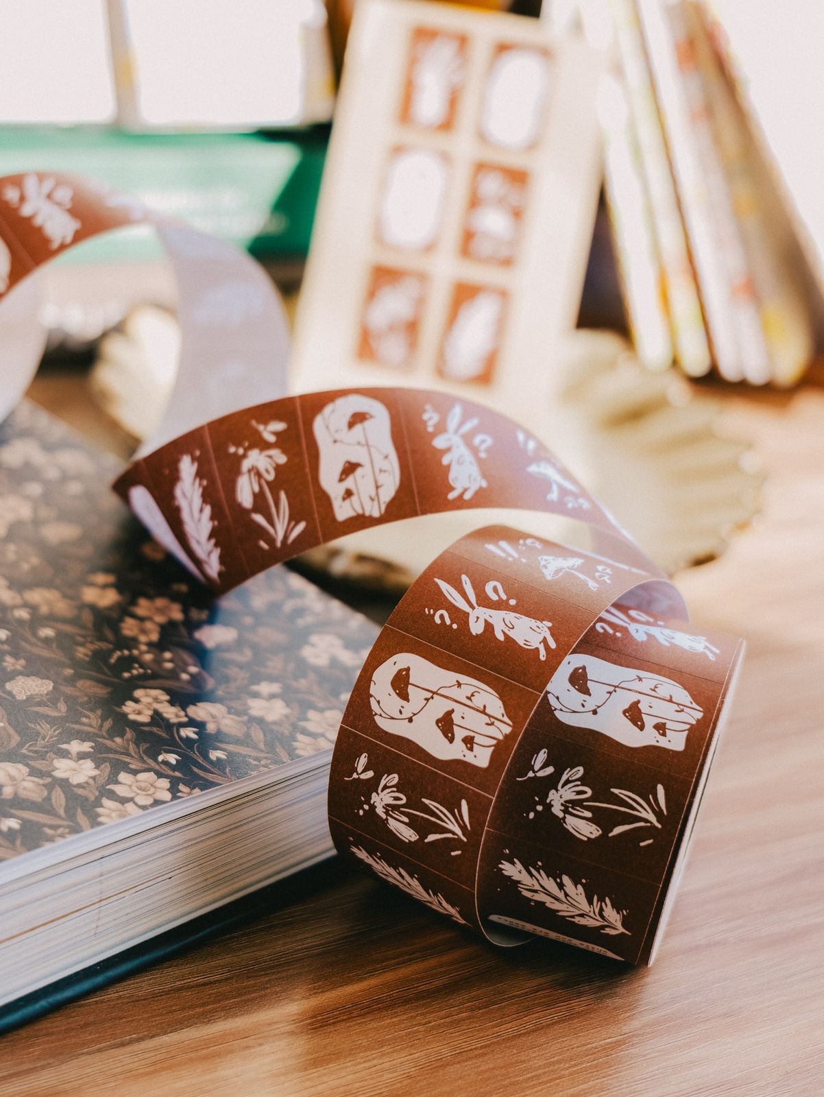 Meow Illustration Label Sticker Roll - Wonderland Rabbits