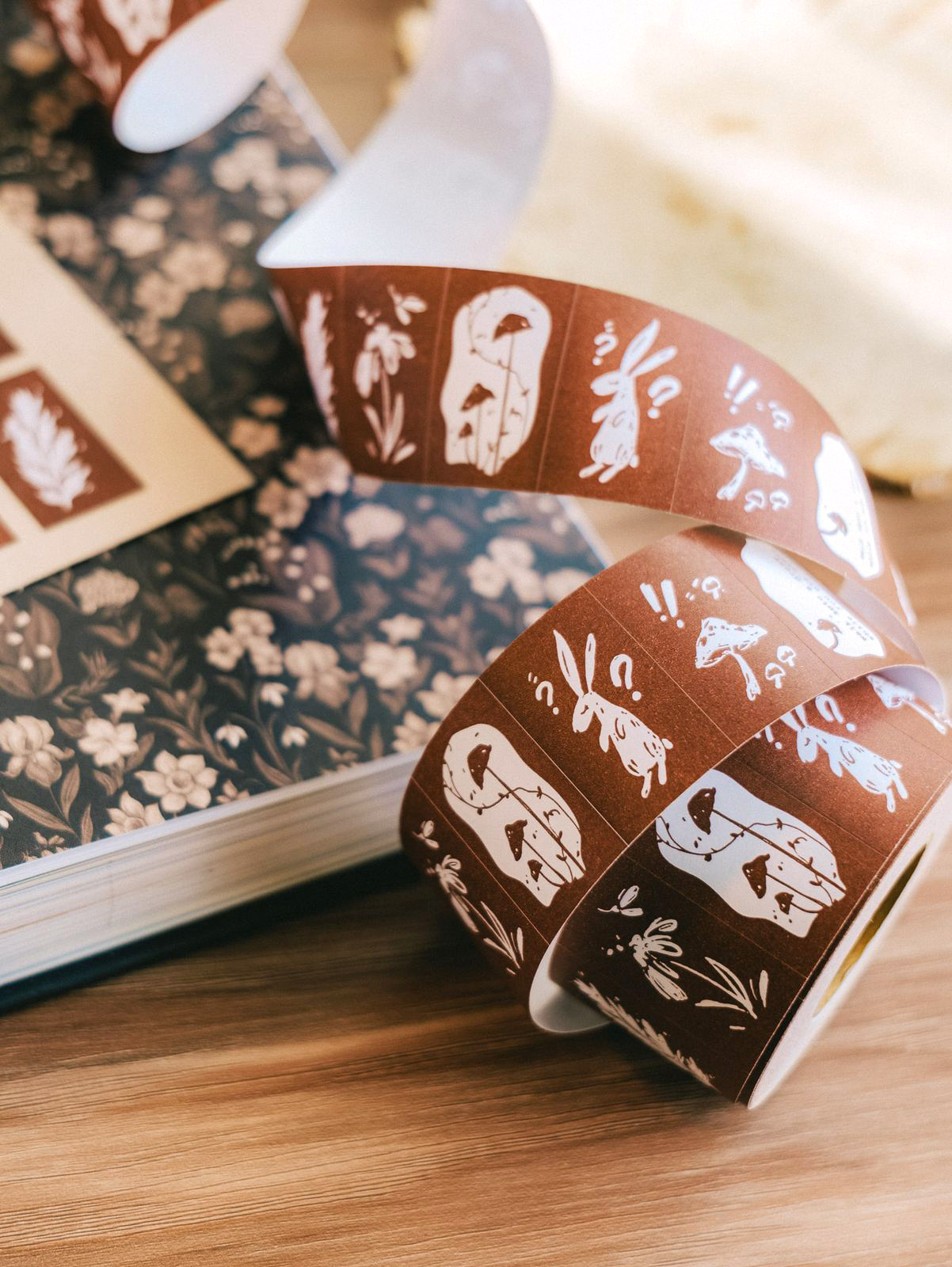 Meow Illustration Label Sticker Roll - Wonderland Rabbits