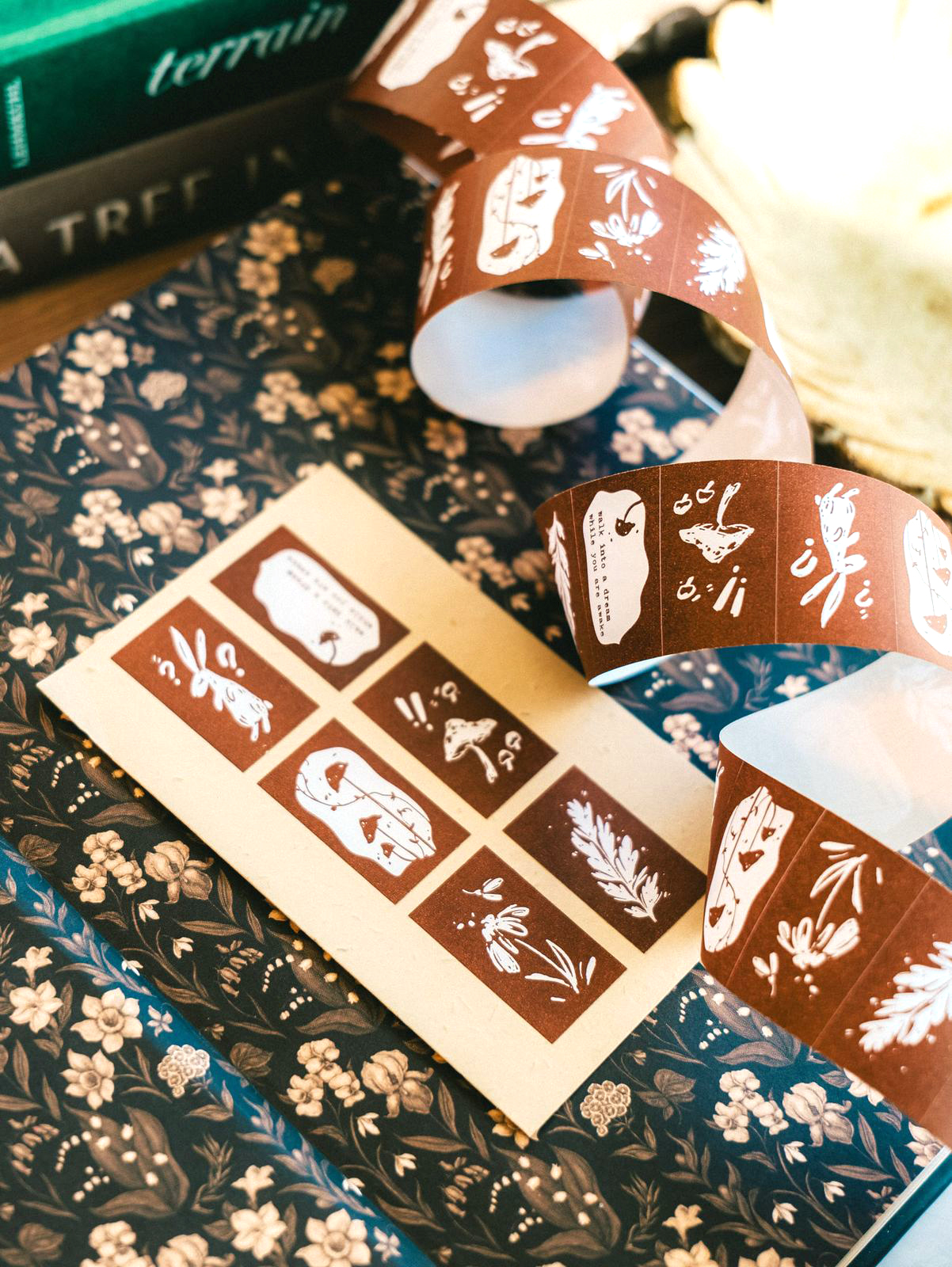 Meow Illustration Label Sticker Roll - Wonderland Rabbits