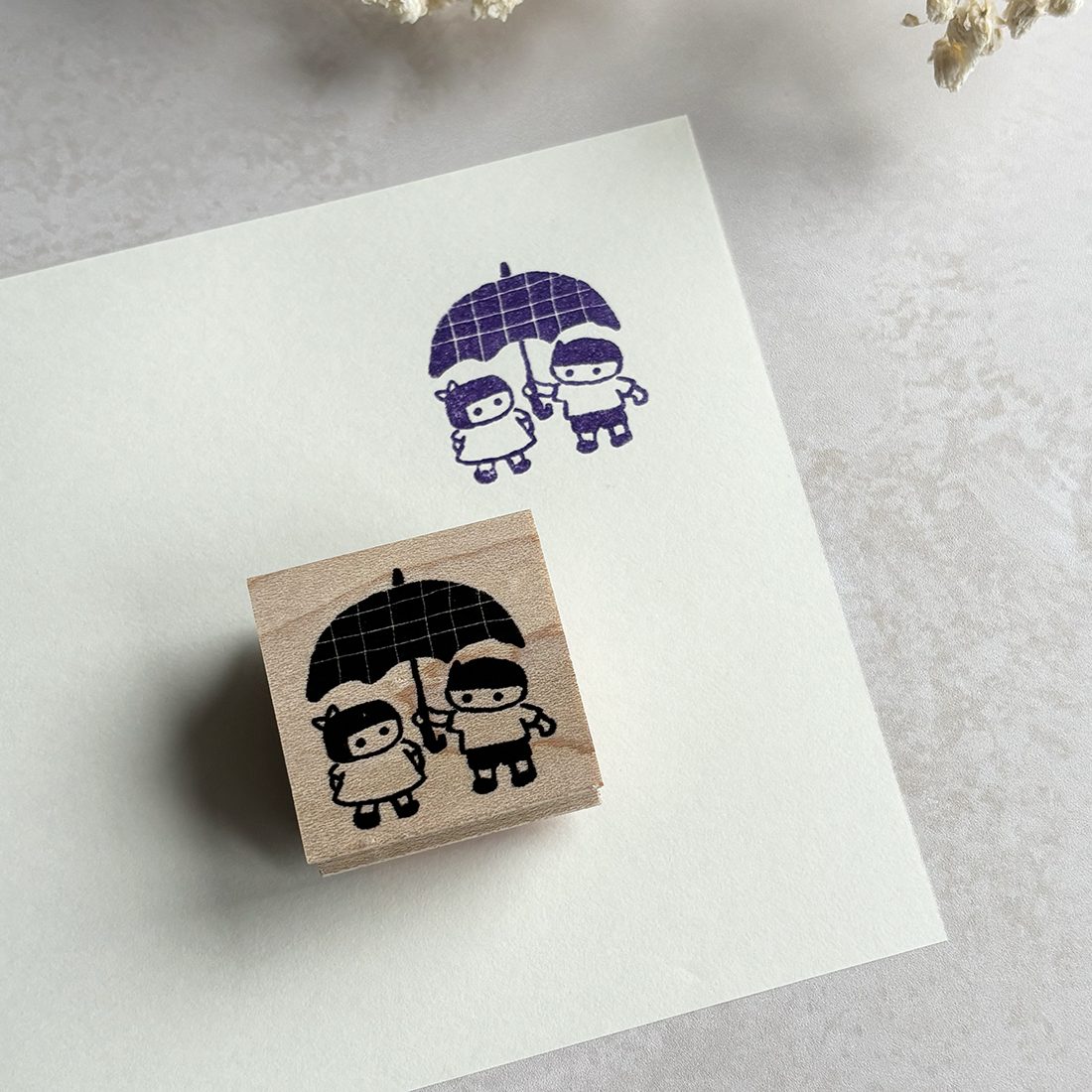 Hankodori Rubber Stamp – Couple and Umbrella