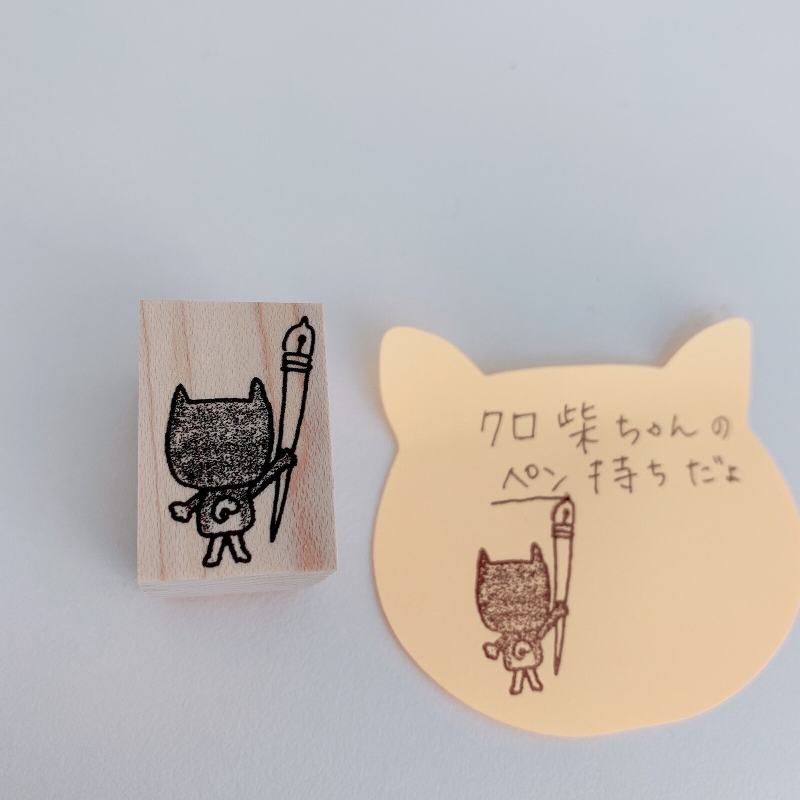 Kayonoko Stamp – Pen Holding Cat — gallery