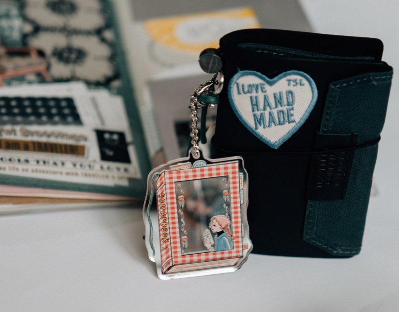 La Dolce Vita Acrylic Keychain - Journal with Me - Image 3