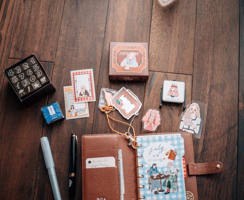 La Dolce Vita Acrylic Keychain - Journal with Me - Image 6