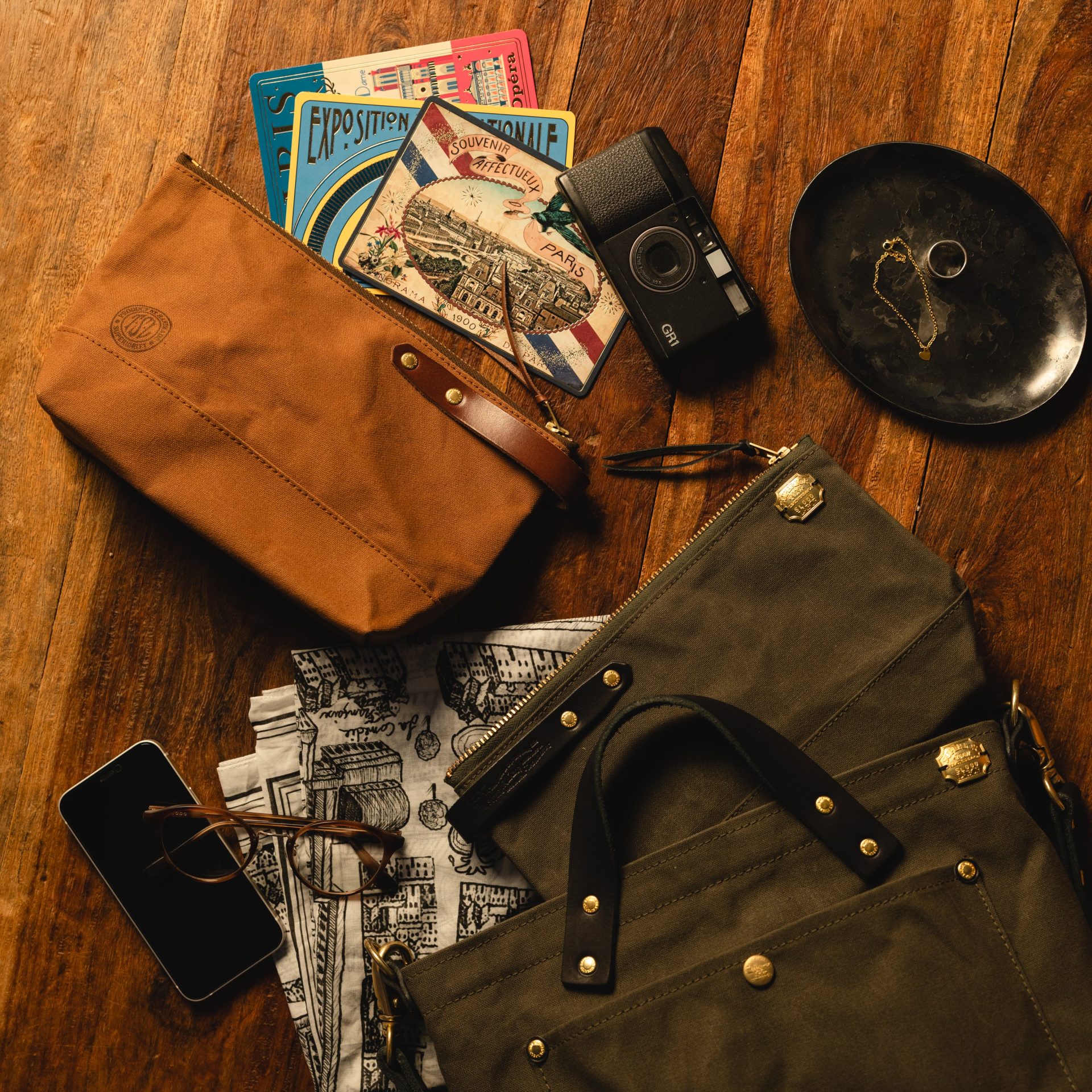 The Superior Labor Paraffin Canvas Pouch / #03 — gallery