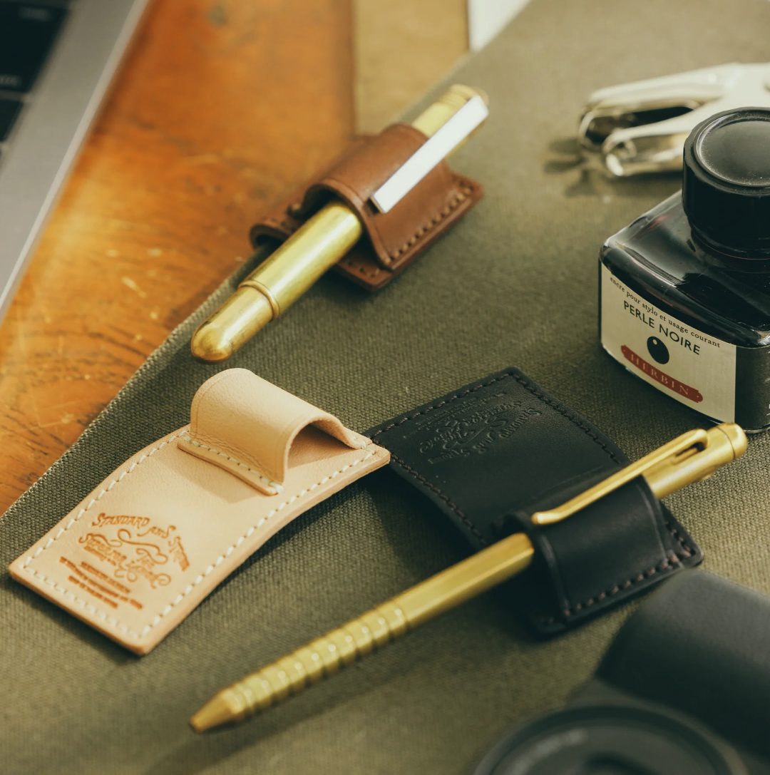 The Superior Labor Tochigi Leather Magnetic Pen Clip