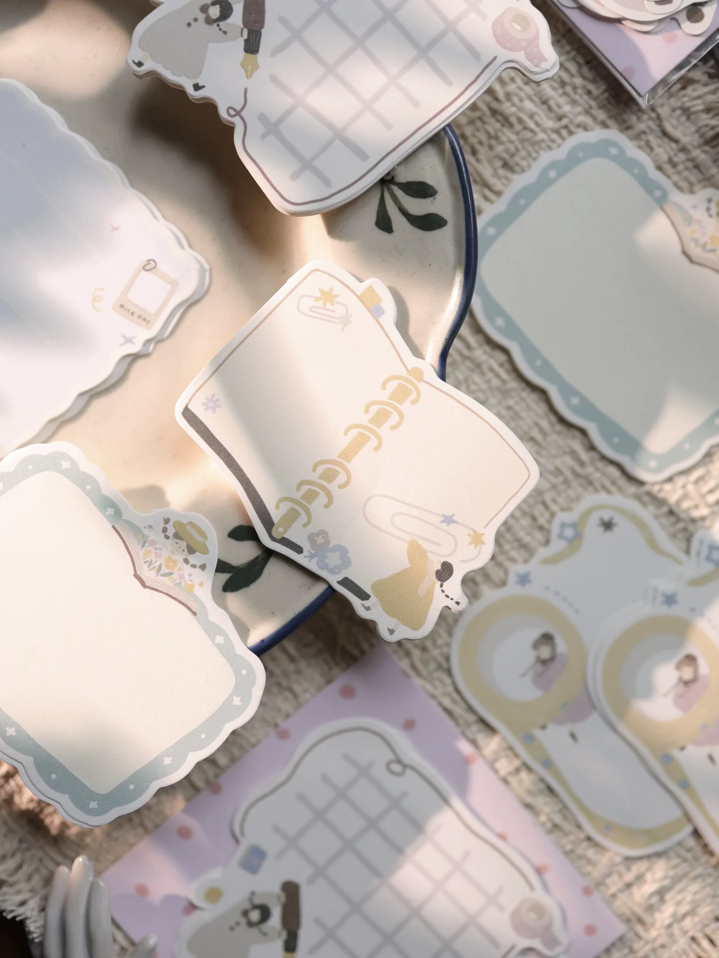 Yier Studio Gathered Moments Die-cut Memo — gallery